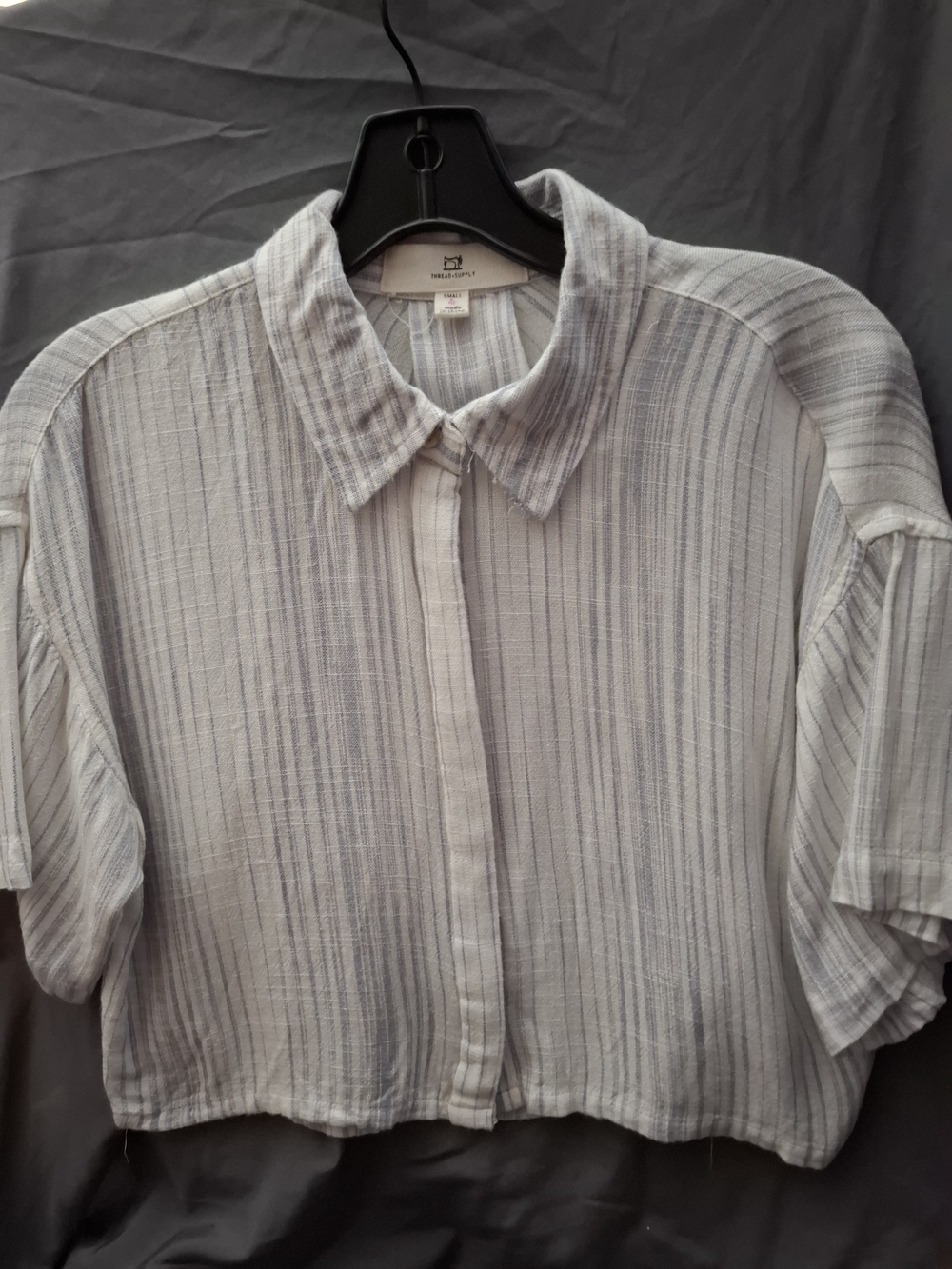 Thread & Supply Light Gray Striped Button-Front Crop Shirt Size Small